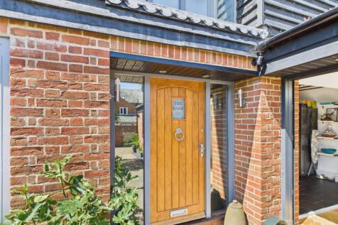 Front of House- Mark Stephens EweMove Newmarket an