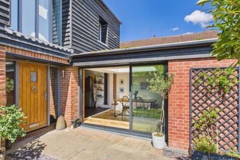 Front of House- Mark Stephens EweMove Newmarket an