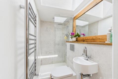 Ensuite- Mark Stephens EweMove Newmarket and Soham