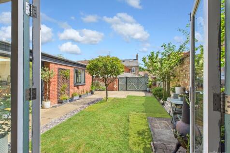 Garden- Mark Stephens EweMove Newmarket and Soham 