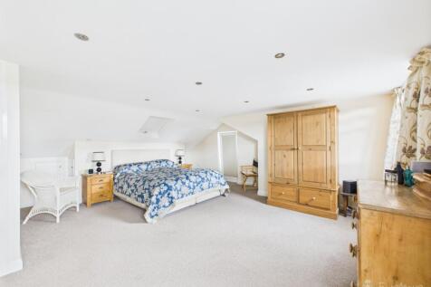 Principal Bedroom- Mark Stephens EweMove Newmarket