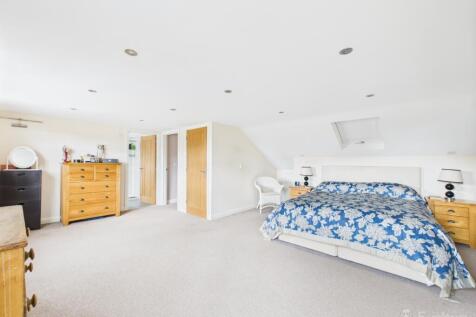 Principal Bedroom- Mark Stephens EweMove Newmarket