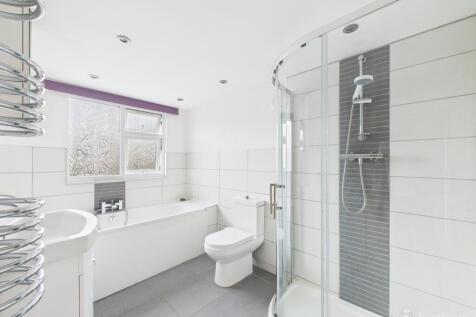 Ensuite- Mark Stephens EweMove Newmarket and Soham