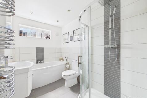 Bathroom- Mark Stephens EweMove Newmarket and Soha