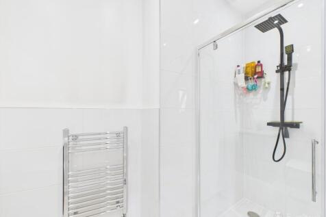 Bathroom- Mark Stephens EweMove Newmarket and Soha