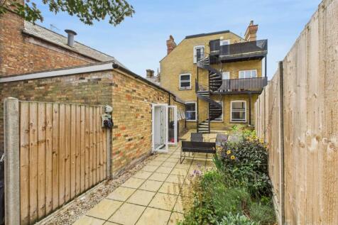 Garden- Mark Stephens EweMove Newmarket and Soham 