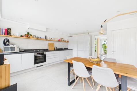 Kitchen- Mark Stephens EweMove Newmarket and Soham