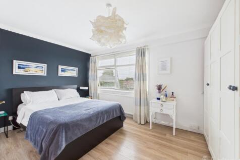 Principal Bedroom- Mark Stephens EweMove Newmarket