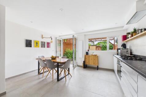 Kitchen- Mark Stephens EweMove Newmarket and Soham