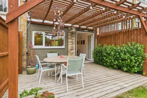 Garden- Mark Stephens EweMove Newmarket and Soham 