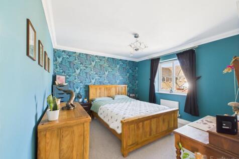 Principal Bedroom- Mark Stephens EweMove Newmarket