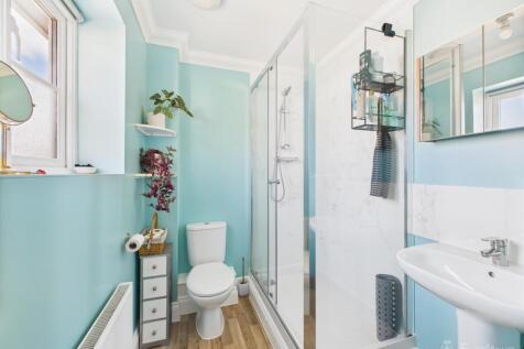 Ensuite- Mark Stephens EweMove Newmarket and Soham