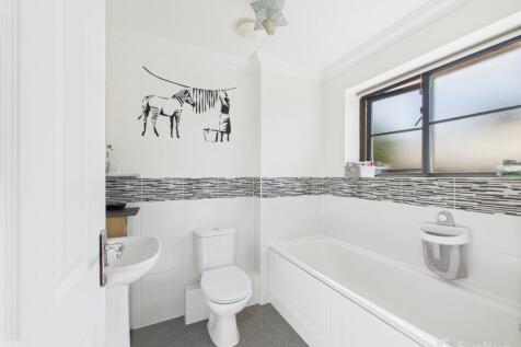 Bathroom- Mark Stephens EweMove Newmarket and Soha
