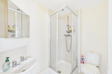 Ensuite-Mark Stephens EweMove Newmarket and Soham 