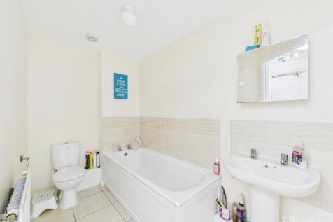 Bathroom-Mark Stephens EweMove Newmarket and Soham