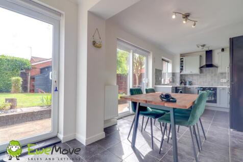 Kitchen Diner at Hawkfields by Ben Brind EweMove S