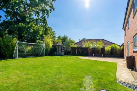 Landscaped Non-Overlooked Garden
