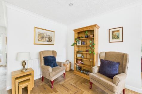 Snug- Mark Stephens EweMove Newmarket and Soham 