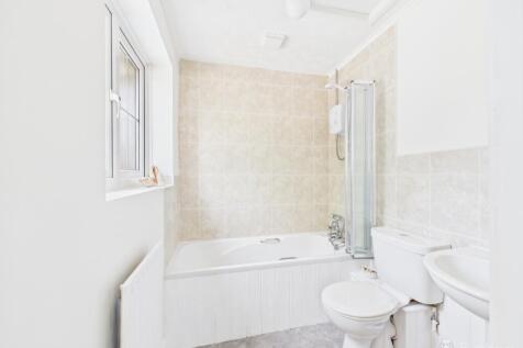 Ensuite- Mark Stephens EweMove Newmarket and Soham