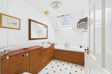 Bathroom- Mark Stephens EweMove Newmarket and Soha