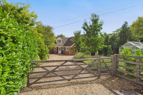 Front of House- Mark Stephens EweMove Newmarket an