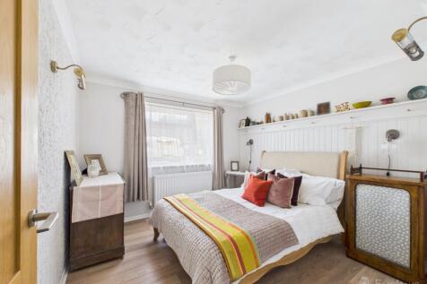 Principal Bedroom- Mark Stephens EweMove Newmarket