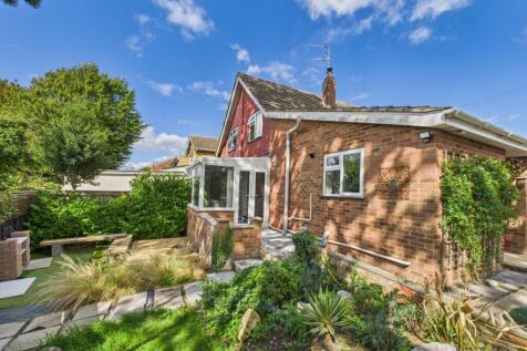 Garden- Mark Stephens EweMove Newmarket and Soham 