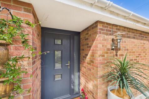 Front of House- Mark Stephens EweMove Newmarket an