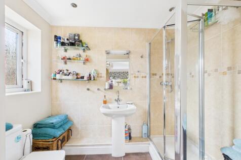 Ensuite- Mark Stephens EweMove Newmarket and Soham