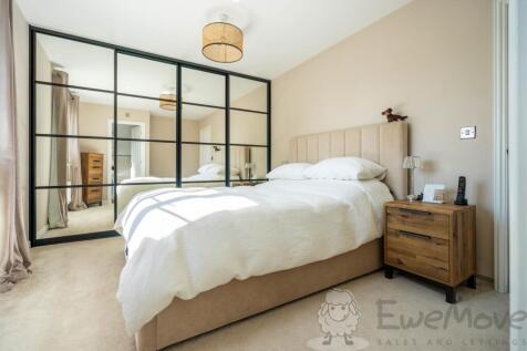 Principal Bedroom with Ensuite