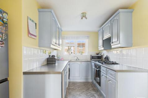 Raven Close - Kitchen - 1 - EweMove Mildenhall