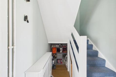 Raven Close - Hallway storage - EweMove Mildenhall