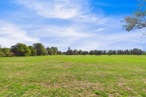 Raven Close - view from Garden - EweMove Mildenhal