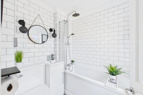 Bathroom- Mark Stephens EweMove Newmarket and Soha