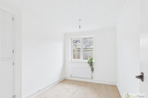 Thetford Road EweMove Mildenhall B3