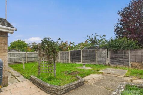 Thetford Road EweMove Mildenhall garden 1