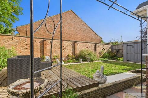 Covey Way EweMove Mildenhall Garden 3