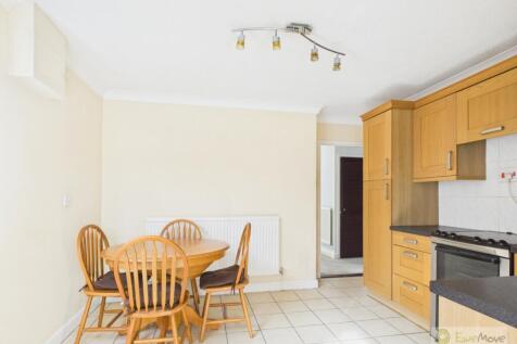 Covey Way EweMove Mildenhall Kitchen 2