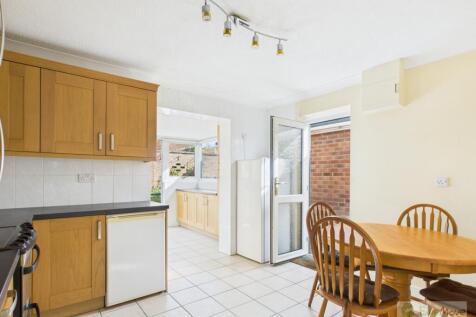 Covey Way EweMove Mildenhall Kitchen 3