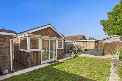 Covey Way EweMove Mildenhall Garden 2