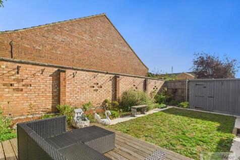 Covey Way EweMove Mildenhall Garden 4