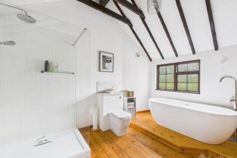 Ensuite- Mark Stephens EweMove Newmarket and Soham