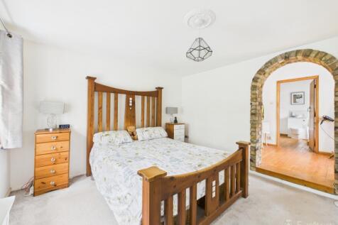 Principal Bedroom- Mark Stephens EweMove Newmarket
