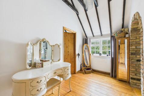 Dressing Room- Mark Stephens EweMove Newmarket and