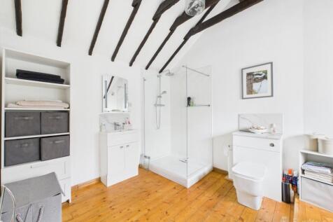 Ensuite- Mark Stephens EweMove Newmarket and Soham
