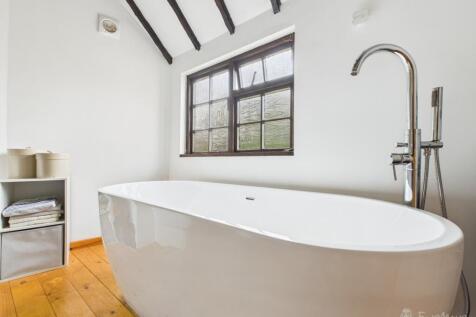 Ensuite- Mark Stephens EweMove Newmarket and Soham