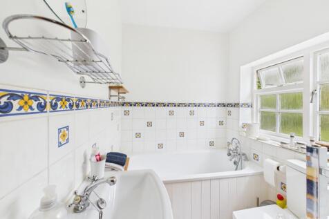 Bathroom- Mark Stephens EweMove Newmarket and Soha