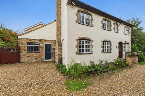 Front-of-House- Mark Stephens EweMove Newmarket an