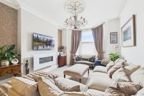 Living Room- Mark Stephens EweMove Newmarket and S