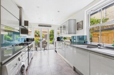 Kitchen- Mark Stephens EweMove Newmarket and Soham